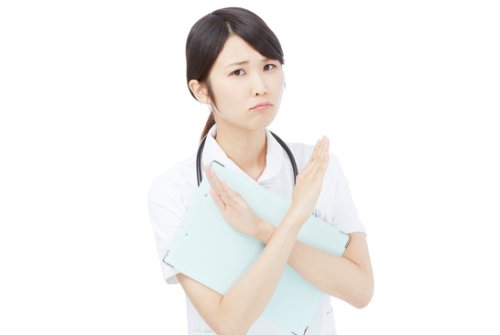 性病のリスクを喚起する看護師